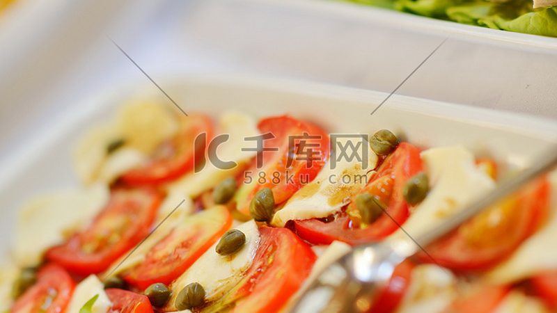 如何解读食材配送车车厢容积参数**