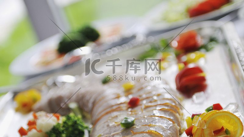 小餐饮加盟与自营：两种模式的优劣势解析