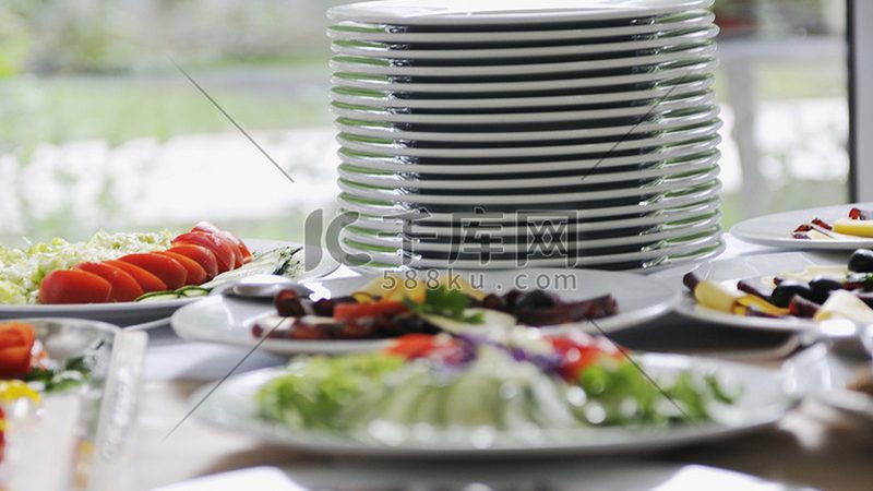 餐饮加盟还是自营：谁才是你的最佳选择？**